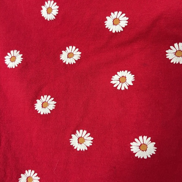 Hollister must have collection, baby tee, Size: Medium top red with daisies - Picture 8 of 8